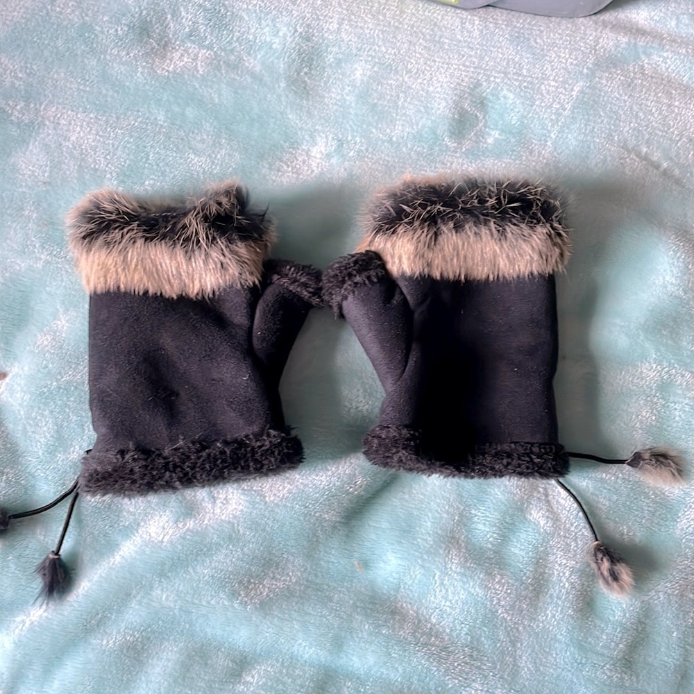 NWOT - Fur & Suede Fingerless Gloves/Mittens.
